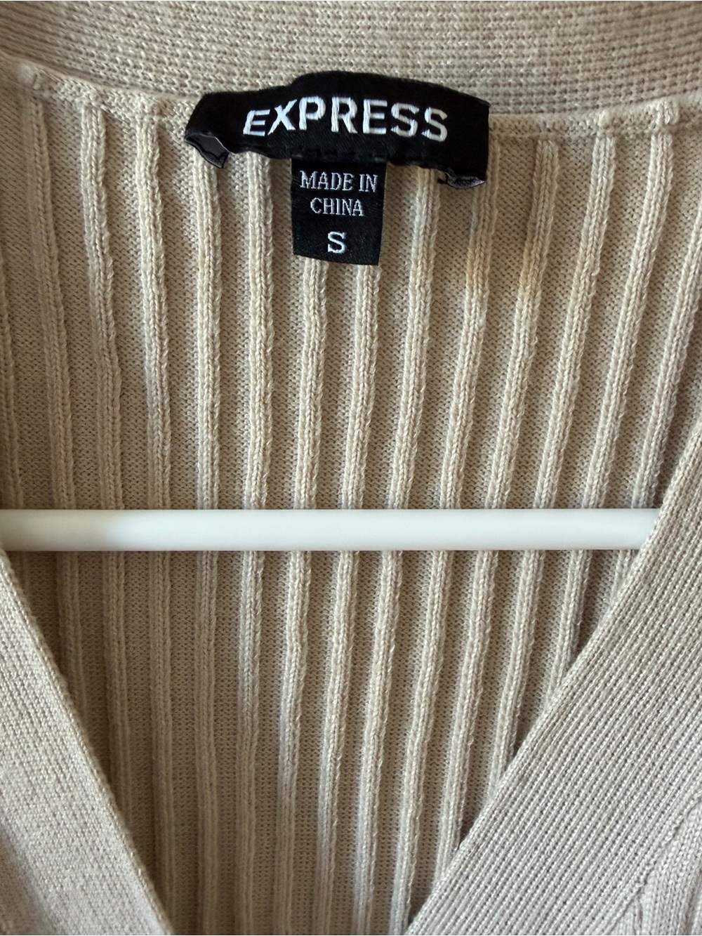 Express Cropped Ribbed Button-Front Cardigan in Beige - Picture 4 of 4